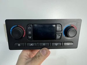 03-06 Silverado Sierra Yukon Tahoe Avalance Climate Control Suburban 15185639 - Picture 1 of 4