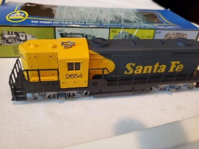 AHM 5012 Santa Fe Diesel Locomotive rn2654, train, railroad - Image 1 of 4