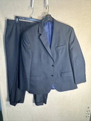 Traje Bill Blass Essentials 42S Azul Marino Cuadros Poliéster 2 Piezas 36x26 FF Puños Foto 1 de 4