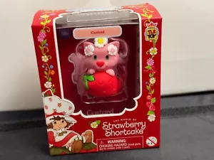 Minifigura de natillas CheeBee de primavera de Pascua Strawberry Shortcake 2,5" de vacaciones - Imagen 1 de 2