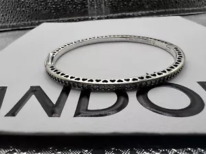 Pandora Radient Hearts Bangle white Enamel & Cz S925 ALE 18cm - Picture 1 of 4