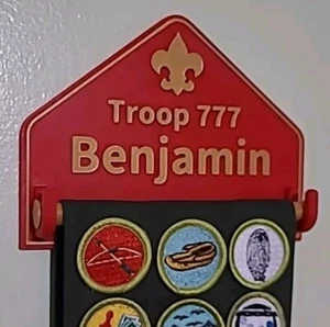 Estante de exhibición de marco de insignia de mérito - PERSONALIZARÁ - Cub / Boy Scout impreso en 3D - Imagen 1 de 10
