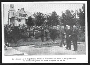 1931 -- LE PRESIDENT AU MONUMENT AU MORTS . ANIZY LE CHATEAU . 3Z841 - Picture 1 of 1