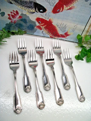 7  Oneida Heirloom Silver  CLASSIC SHELL  Stainless Steel Salad or Dessert Forks - Image 1 of 4