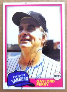 Gaylord Perry New York Yankees 1981 Autographed Card (Slight Damage Top of Card) - Picture 1 of 1