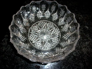 GLASS FRUIT / SALAD BOWL VINTAGE - THICK HEAVY GLASS - APPROX 8.25" - Picture 1 of 5