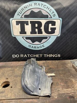 03-08 Nissan 350Z Infiniti G35 protetor contra respingos traseiro esquerdo 78819-CD000 - Imagem 1 de 4