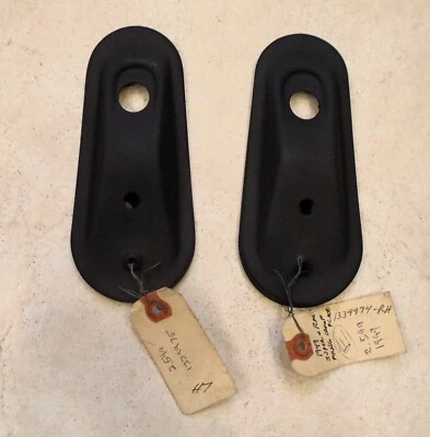 一对 NOS 1949 BUICK SUPER ROADMASTER 停车灯/灯安装板 L&R — 第 1/3 张图片