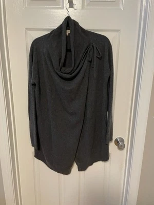 Cárdigan suéter INHABIT gris oscuro con drapeado frontal de cachemir talla pequeña Foto 1 de 4