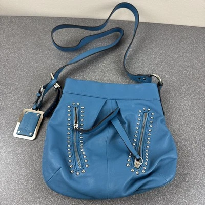 Bandolera B. Makowsky Tachonada Doble Cremallera Cuero Azul Cerúleo Foto 1 de 4