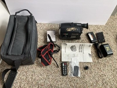 Vintage 1996 JVC GR-AX710U Compact VHS-C Camcorder Video Camera Bundle Untested - Image 1 of 4
