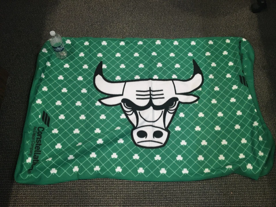 Зеленое дневное одеяло на коленях Chicago Bulls St Patricks - Изображение 1 из 1