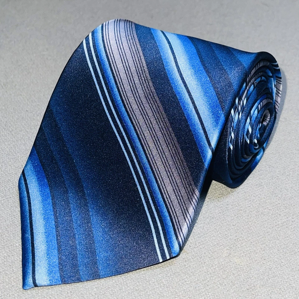Corbata ancha Puritan para hombre azul blanco gris a rayas seda resistente a las manchas Foto 1 de 4
