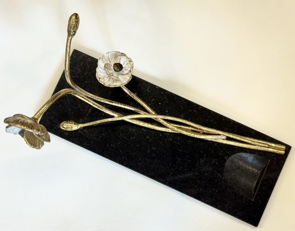 Michael Aram Anémona Granito Negro y Esmalte Blanco Tono Dorado Latón Descanso de Vino Foto 1 de 4