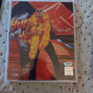 Original Wwf Photofile signed by Hulk Hogan psa certified - Picture 1 of 3