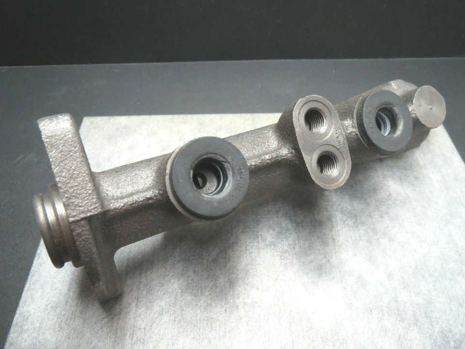 Cilindro maestro de freno para Fiat 131 1978-1982 y Strada Hecho en Italia ¡Envío rápido! Foto 1 de 4