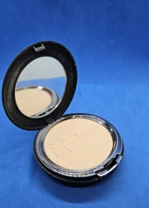 it Cosmetics by Jamie Kern Celebration Foundation LIGHT 0.30oz - Picture 1 of 4