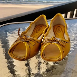 Tod's New In Box NIB Women's Yellow Patent Leather Ballerina Peep Toe Flats 5M - Picture 1 of 12