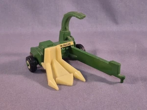 Ertl John Deere Corn Picker Green 565-9011 Diecast Metal Farm Vehicle 1:64 - Picture 1 of 8