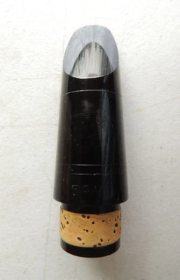 Boquilla Clarinete Vandoren Paris 5RV Goma Dura Bb Buen Estado Foto 1 de 4