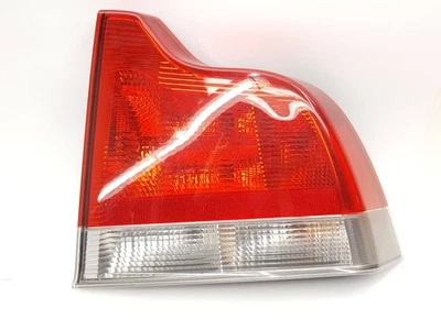 Lanterna traseira de freio traseira 2001-2009 Volvo S60 fabricante de equipamento original PASSENGER SIDE 8664080 - Imagem 1 de 4