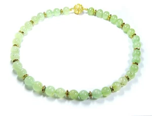 Stilvolle Halskette aus Edelsteinen Prehnit mit Zwischenperlen aus Hämatit - Bild 1 von 2