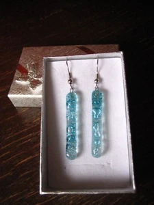 herrliche Ohrringe Hänger klar türkis NEU Kunsthandwerk Arts & Crafts Unikat - Picture 1 of 4