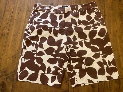 Женские эластичные шорты-бермуды Izod коричневые и белые с рисунком из листьев размер 6 - Изображение 1 из 2