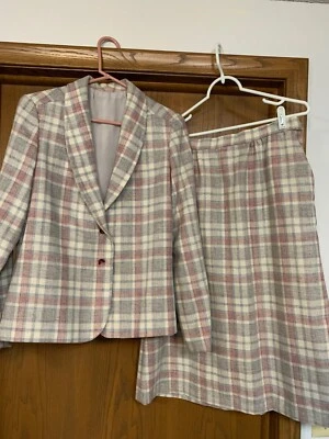 Falda y blazer de lana a cuadros rosa-gris hecho a mano Foto 1 de 4