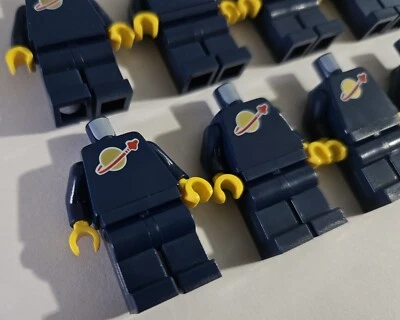 10x Lego Clásico Espacio Azul Oscuro Torso Y Piernas Legítimo Sin Pegatina Foto 1 de 4