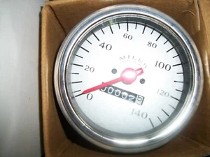 VEETHREE INSTRUMENTS 3 3/8" VELOCÍMETRO BLANCO 0-140 MPH, AGUJA ROJA CON SOPORTE - Imagen 1 de 1