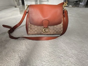 Coach Women's Light Tan Leather Tote Handbag Hardly Used Genuine - Picture 1 of 8