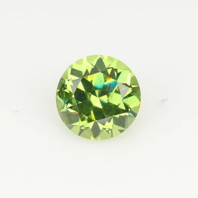 0.39 ct, Faceted Russian demantoid garnet, high dispersion - Image 1 of 3