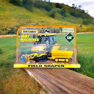 NUEVO Matchbox Dirt Machines #34309 CAT Field Shaper Tractor & Wagon Foto 1 de 4