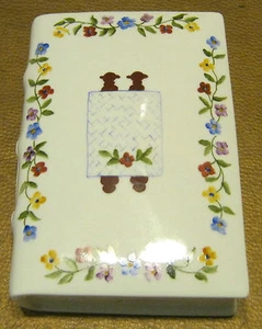 Handbemalte Porzellan BUCH Form Schmuckschatulle HELEN GORDON Judaica LTD EDITION! - Bild 1 von 4