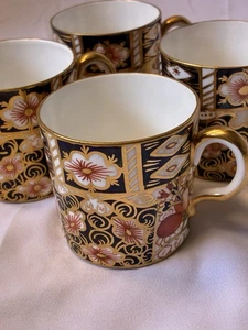 Set 4 tazzine caffè Royal Crown Derby Old Imari 2451 Bone China oro Inghilterra - Foto 1 di 10