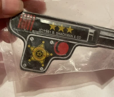 Винтаж 1982 B. Shackman свисток кликер олово Western пистолет игрушка - неиспользованный - Изображение 1 из 4