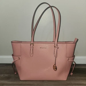 Bolso de Mano Michael Kors Cuero Saffiano Rosa Chicle XL Cremallera Superior Jet Set - Imagen 1 de 9