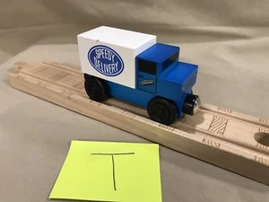 Camión de reparto Mister Rogers Speedy 2005 compatible con tren de madera Thomas Brio T - Imagen 1 de 6