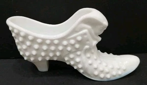 Zapatilla Fenton Vintage Blanco Vidrio Leche Hobnail Cabeza de Gato - Imagen 1 de 6