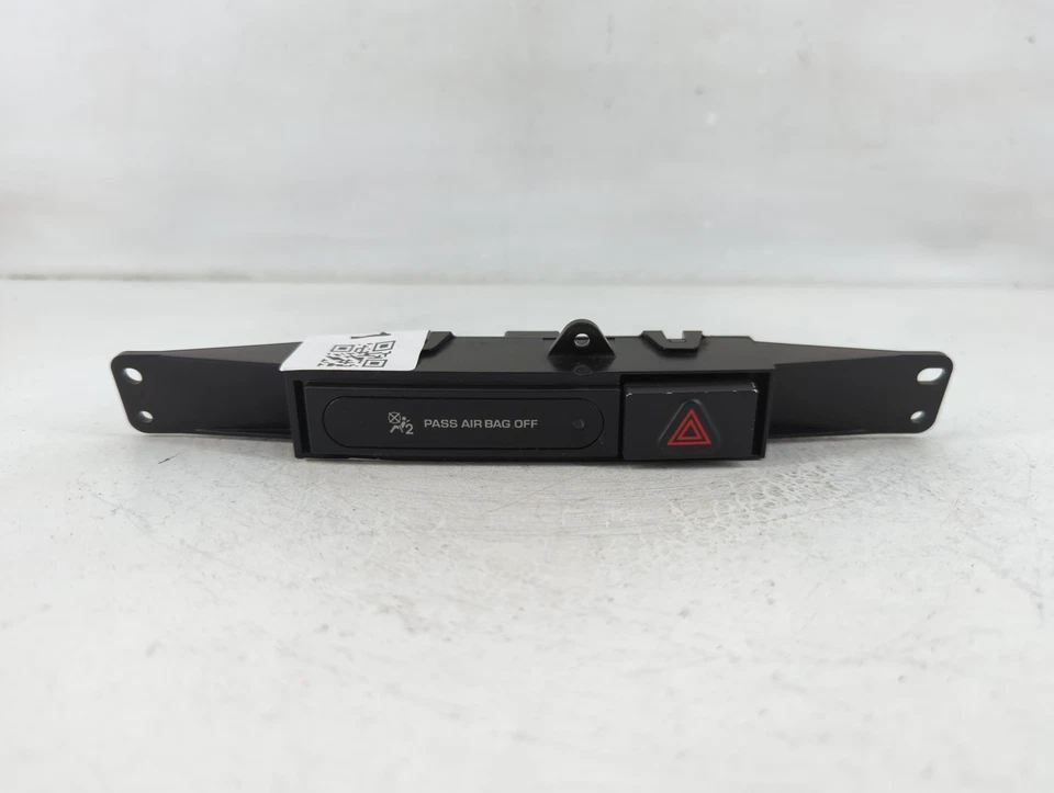 Dodge Caravan Hazard Switch AEX2R 2007 Foto 1 de 4