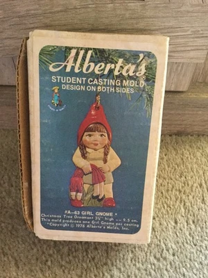 Molde de fundición para estudiantes de Alberta #A-63 niña gnomo adorno de Navidad nuevo en caja Foto 1 de 4