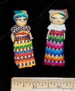 HANDGEMACHTE LATEINAMERIKANISCHE TEXTIL MINI-PUPPEN VOLKSKUNST MIT HANDGEWEBTEN ÄRMELN - Bild 1 von 4