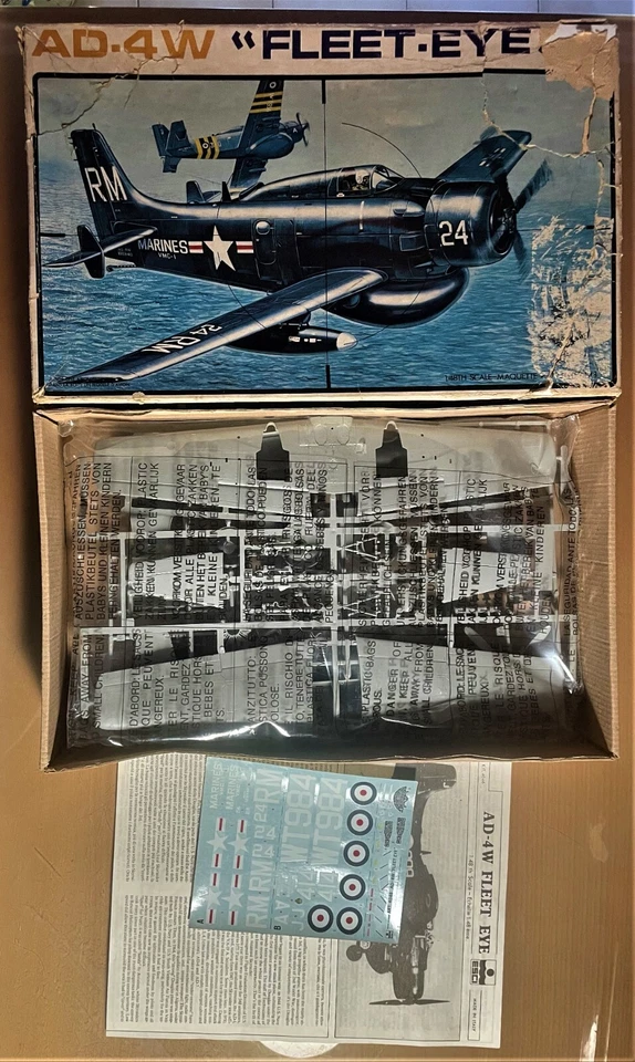 ESCI 4046 - AD-4W "FLEET EYE" - 1/48 PLASTIC KIT - Immagine 1 di 1