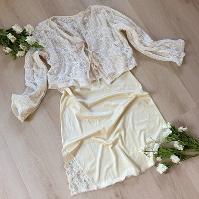 ¡De colección! Falda sin Mangas Maidenform S Marfil Encaje Ribete Lencería Amarillo Mantequilla EE. UU. 90s Foto 1 de 4