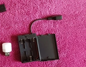Batteriehalter 3x für AA Batterien mit USB Anschluss inkl. ein Nachtlicht - Bild 1 von 2
