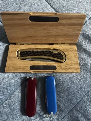 Lote de 2 Cuchillos de Bolsillo Vintage 2.5"" Plegados/UNO NUEVO Foto 1 de 4