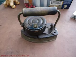 UNUSUAL SAD CLOTHES IRON CARBIDE GAS FLAT - Picture 1 of 4