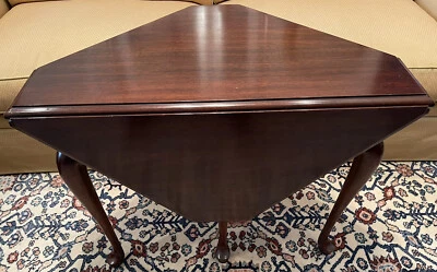 Pañuelo Henkel Harris Caoba Reina Ana Hoja Caída Mesa Estilo 5610 #1 Foto 1 de 4