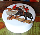 Belle bonbonnière en porcelaine décor " cavaliers anglais"